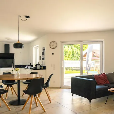 Privater Neubau Bungalow Mit Beheiztem Pool