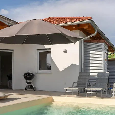 Privater Neubau Bungalow Mit Beheiztem Pool *