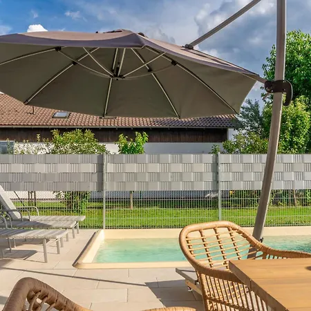 Privater Neubau Bungalow Mit Beheiztem Pool *