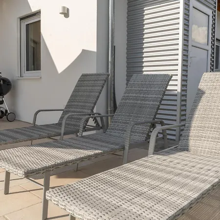 Privater Neubau Bungalow Mit Beheiztem Pool * ヘンガースベルク
