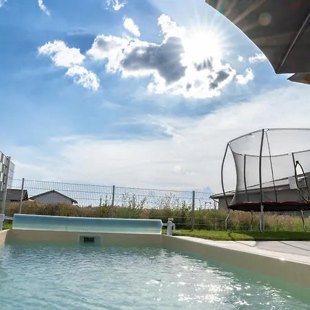 Privater Neubau Bungalow Mit Beheiztem Pool