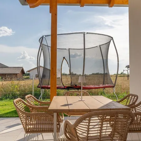 Privater Neubau Bungalow Mit Beheiztem Pool *