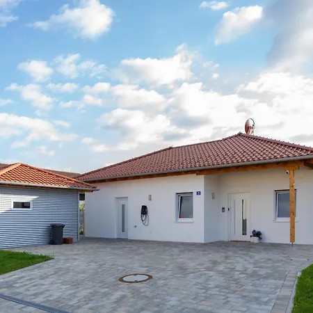 Privater Neubau Bungalow Mit Beheiztem Pool *