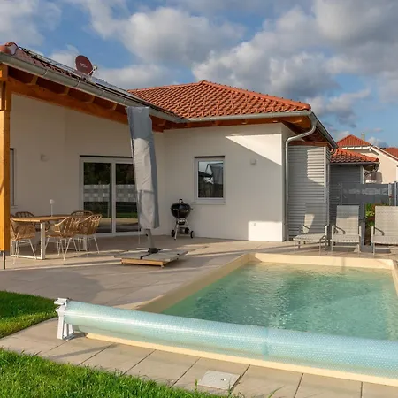 Privater Neubau Bungalow Mit Beheiztem Pool * Hengersberg